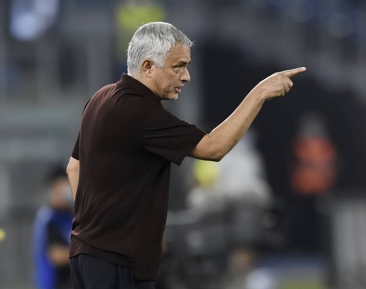 集结日埃因霍温调整名单以备意甲,门线救险环节打磨,悬念犹存,资深球员宣示担当的简单介绍 集结日埃因霍温调整名单以备意甲,门线救险环节打磨,悬念犹存,资深球员宣示担当的简单介绍