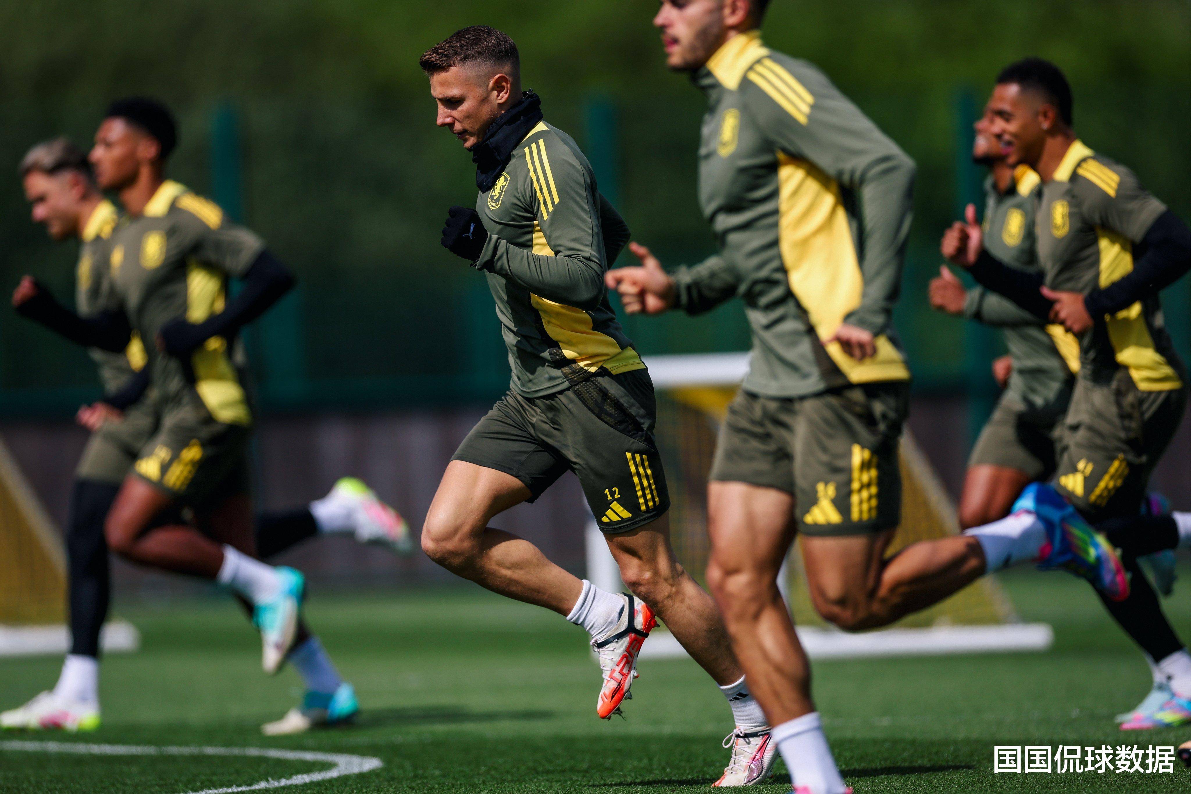 转会期阿斯顿维拉备战欧冠，远射贴柱细节曝光，目标明确，赛程密集仍需轮换的简单介绍